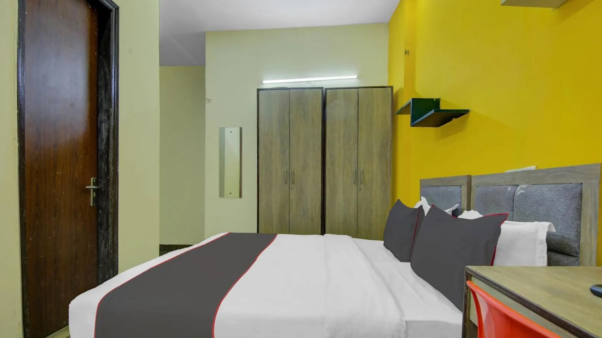 Hotel O The Arrow Near Dtu College Delhi