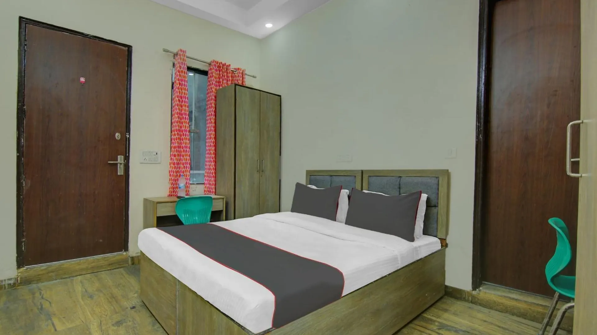 Hotel O The Arrow Near Dtu College Delhi  4*, Delhi (National Capital Territory of India)