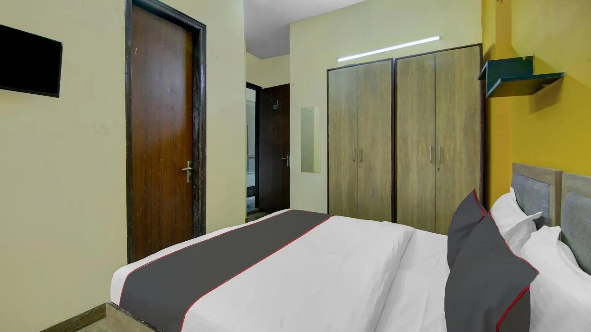 ****  Hotel O The Arrow Near Dtu College Delhi  India