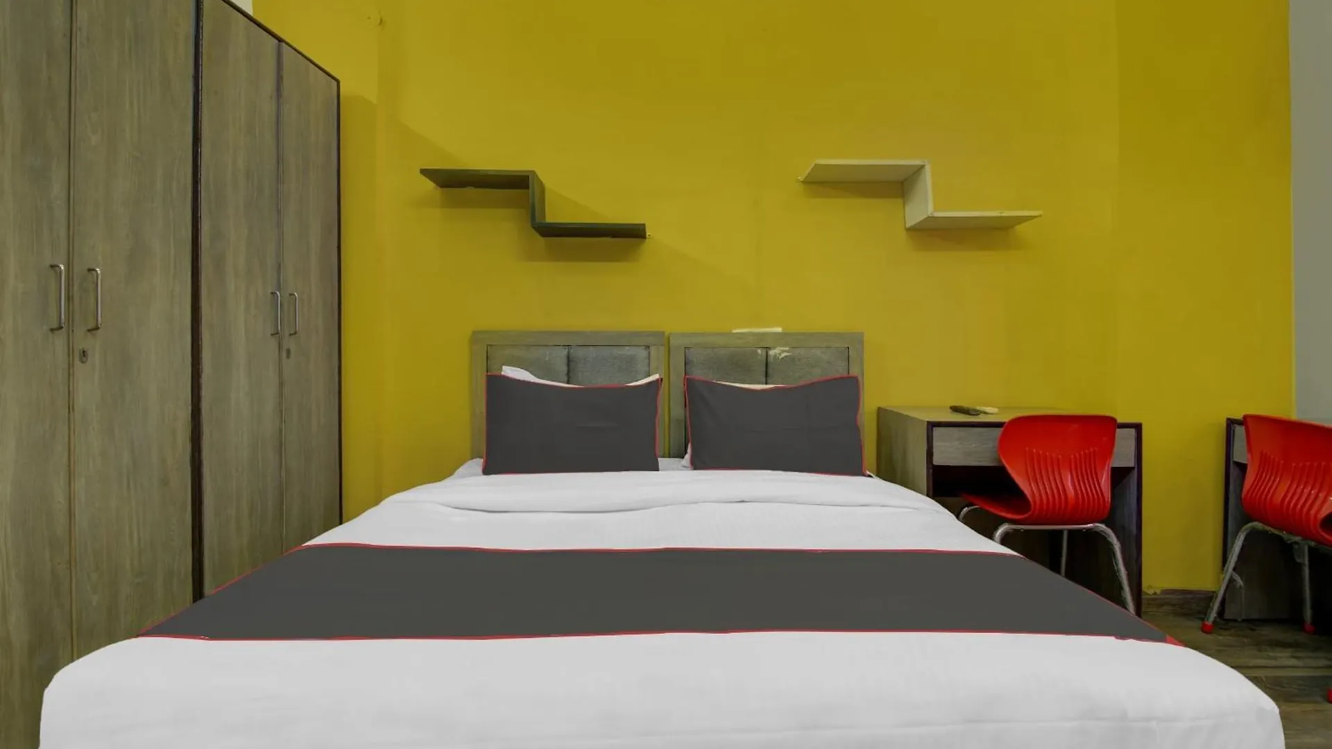 Hotel O The Arrow Near Dtu College Delhi