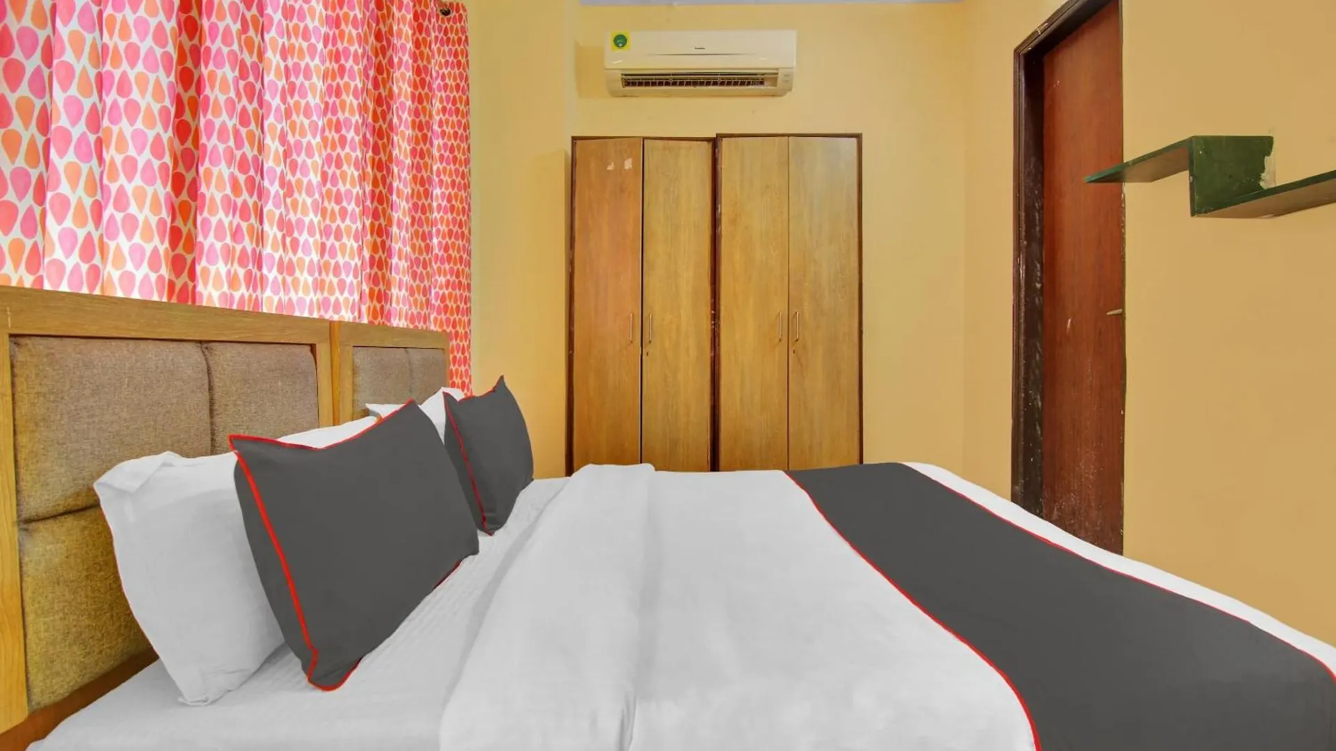 Hotel O The Arrow Near Dtu College Delhi  4*, Delhi (National Capital Territory of India) India